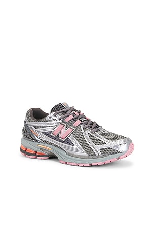 New Balance U190629R in Metallic Silver