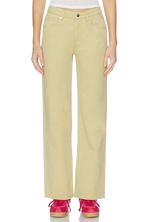 N/Akedvice x revolve chadwick jeans en color Beige
