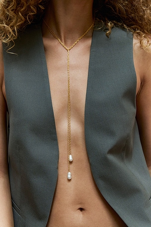 NAiiA x REVOLVE Baroque Pearl Lariat Necklace in Metallic Gold