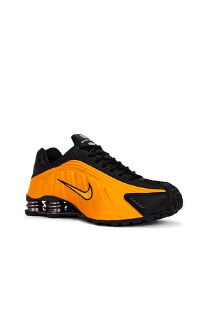 Nike Shox R4 in Orange