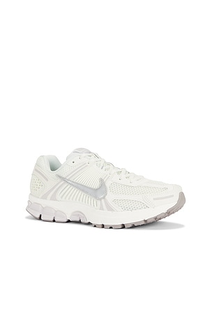 Nike Zoom Vomero 5 in White