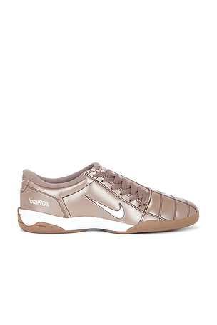 Nike Total 90 in Brown