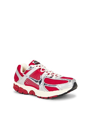 Nike Zoom Vomero 5 in Red
