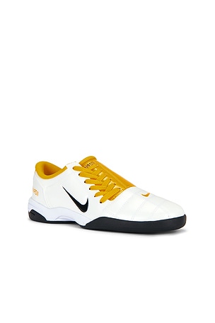 Nike Total 90 in Yellow,White