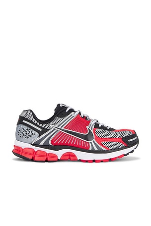 Nike Zoom Vomero 5 in Red