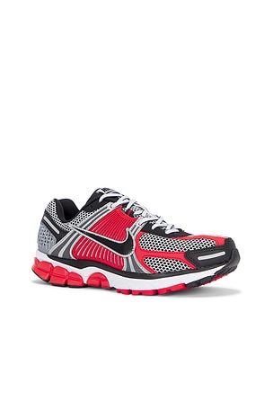 Nike Zoom Vomero 5 in Red