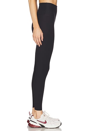 Nike Gentle Support High Waisted 7/8 Legging in Black