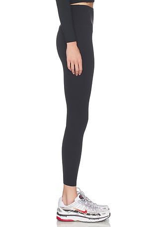 Nike Gentle Support High Waisted 7/8 Legging in Black