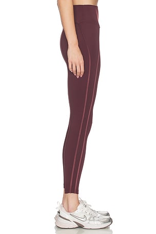 Nike High Waisted 7/8 Legging in Burgundy