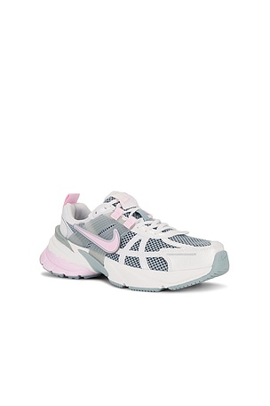 Nike V2k Run Sneaker in Grey,Rose