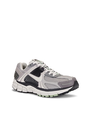 Nike Zoom Vomero 5 Sneaker in Grey