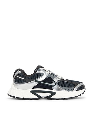 V5 Runner Sneaker Nike