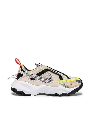 ナイキ レディース シューズ Nike TC 7900 LX 3M スニーカー Light Orewood Brown/Black/Hyper Crimson/Reflect Silver Nike TC 7900 LX Sneaker in Light Orewood Brown, Reflect Silver