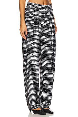 Norma Kamali Low Rise Pleated Trouser in Black