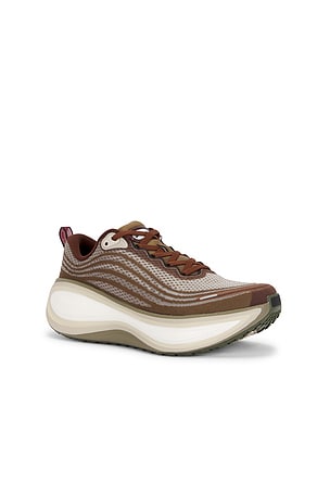 Nike Vomero Plus in Brown