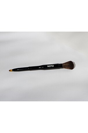 NOTO Botanics Lip + Cheek Duo Brush in Beauty: NA
