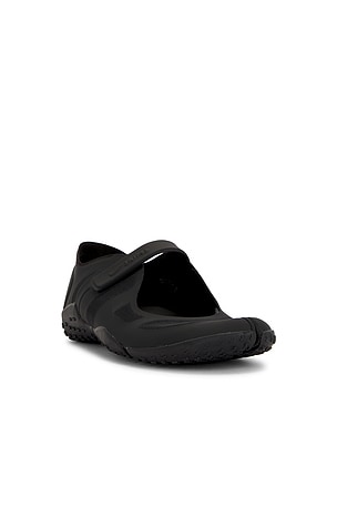 RIFT MESH スニーカー NikeSKIMS