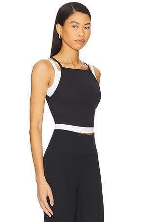 Nylora aubrey top en color negro