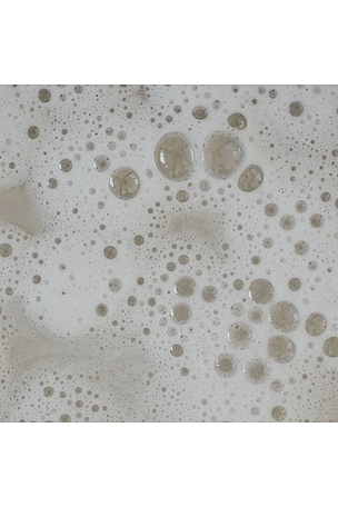 Oak Essentials Awaken Body Wash.