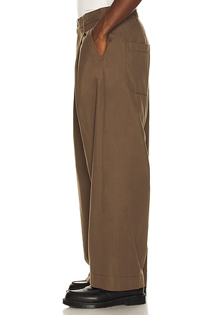 Obey Oliver Pleated Pant in Brown. Size 34. Also