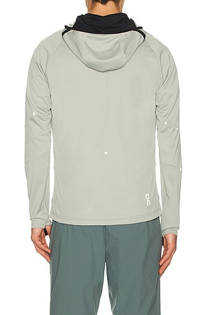 On sudadera climate en color gris