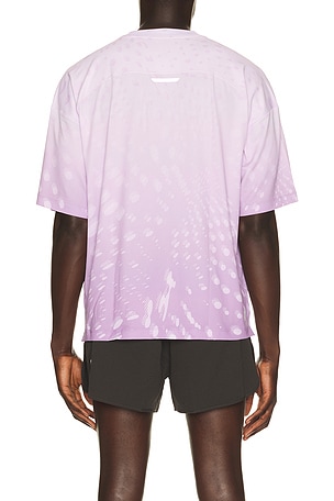 On T-SHIRT PERFORMANCE VOLT en Violet