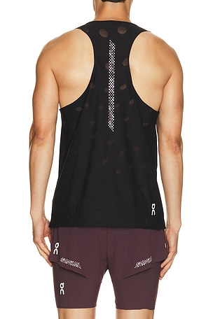 On camiseta tirantes zero en color negro