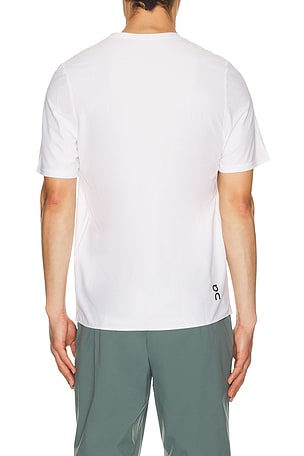 On camiseta court en color blanco