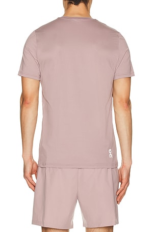 On camiseta core en color Malva