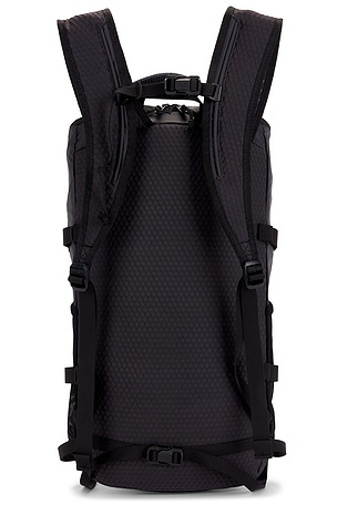 On Speed Pack 18L Lite in Black