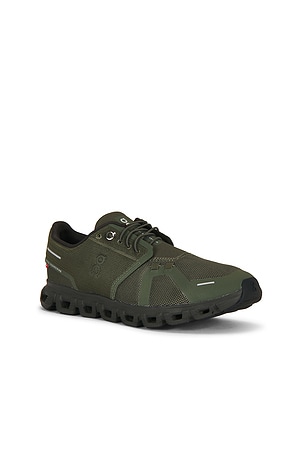 On Cloud 6 in Green