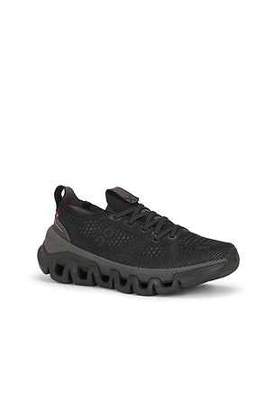 On SNEAKERS CLOUD X TEMPO en Noir