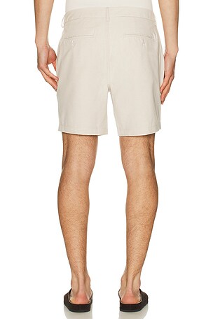 onia 4-Way Stretch 7 Versatility Short in Cream. Size 38. Also