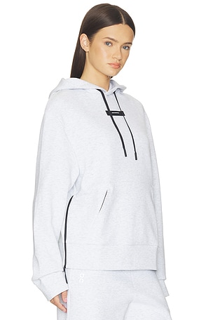 On sudadera focus tech en color gris
