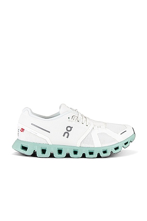 Cloud 5 Sneaker On