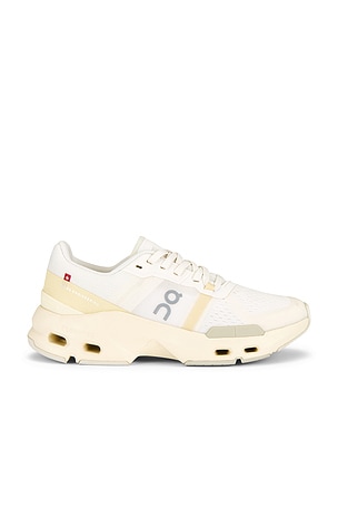 Cloudpulse Sneakers On