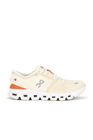 Cloud X 4 Sneaker On