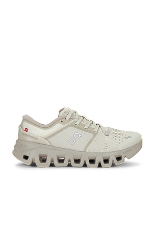 Cloud X 5 Sneaker On