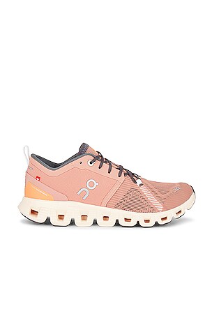 Cloud X 3 Shift Sneaker On