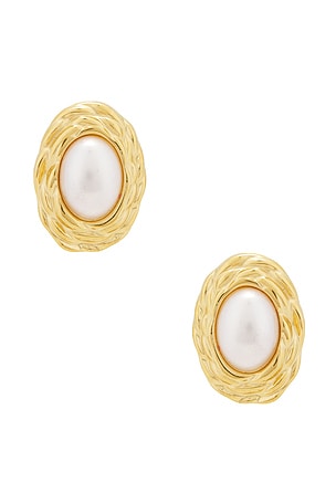 Oval Pearl Stud Earrings petit moments