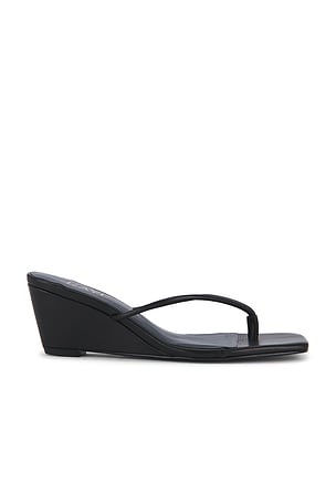 Livy Wedge RAYE