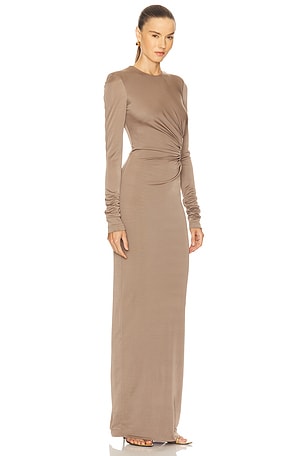 Rebecca Vallance ROBE LONGUE AVEC MANCHES LONGUES MISCHA en Marron