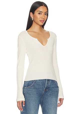 RE/DONE V Cut Baby Long Sleeve Tee in Ivory