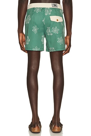 Rhythm Doily Heritage Trunk in Green