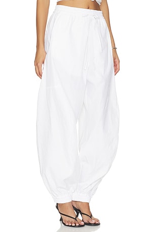Rohe pantalones de algodón volume crushed en color blanco