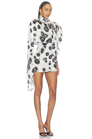 Rowen Rosa draped meni dress with cape en color Negro & Blanco