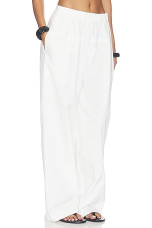 St. Agni Relaxed Pleat Pants in White. Size XL. Also
