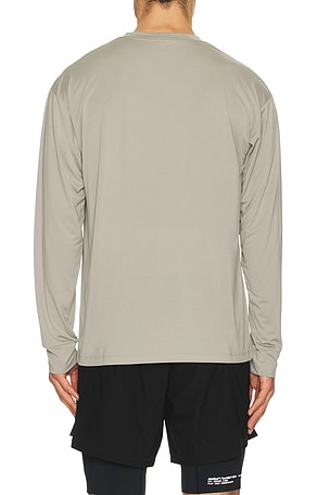 Satisfy T-SHIRT LONG AURALITE en Gris