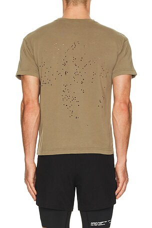 Satisfy camisa mothtech en color marrón