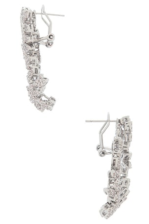 Shashi pendiente en color plateado metálico